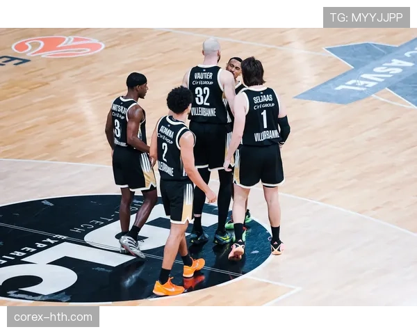 戈贝尔挡拆中路封锁助力爵士防守效率领先同位置对手